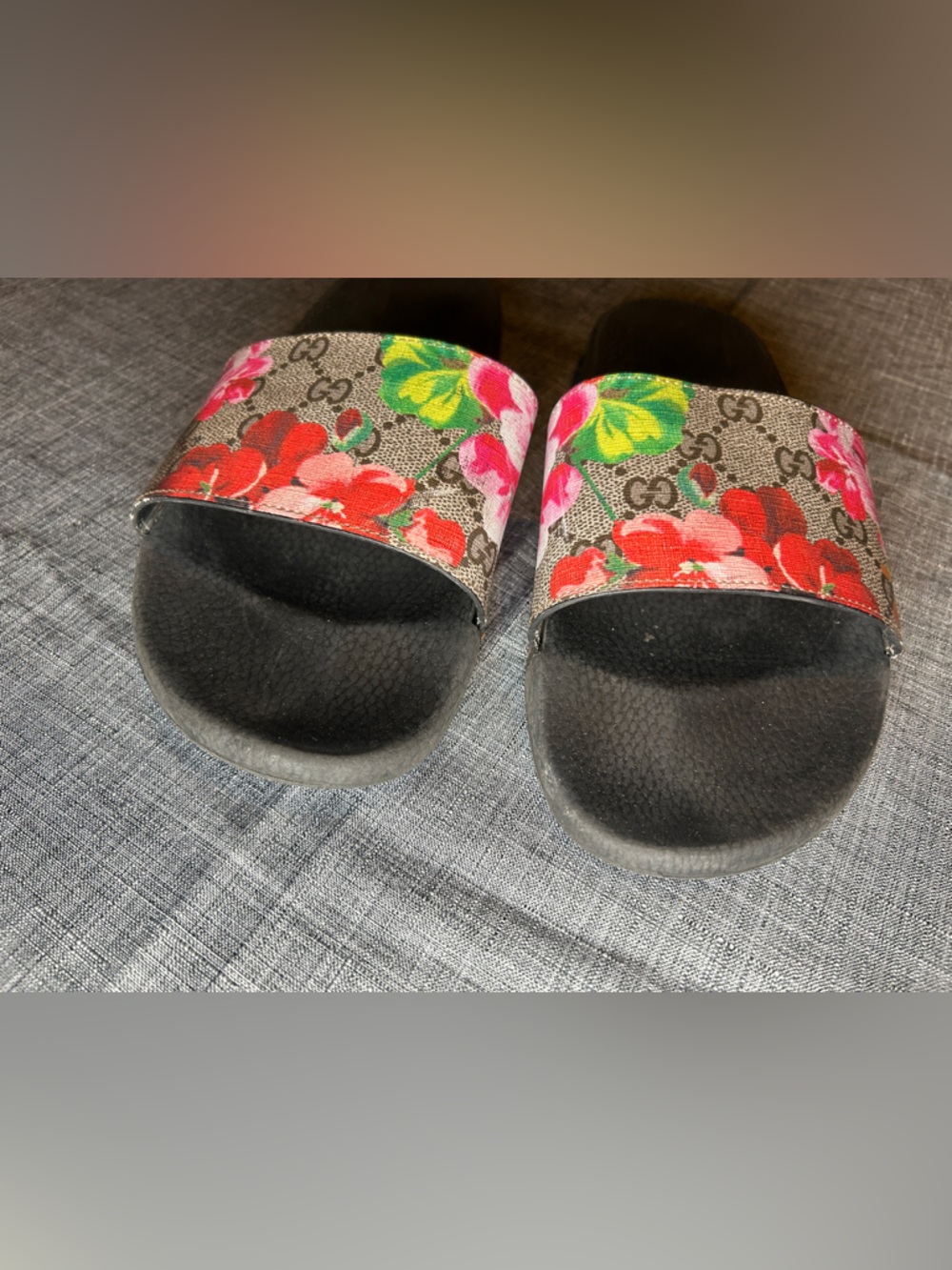 Gucci Black Slide Sandals with Multicolor Floral Logo Strap - Picture 2 of 5